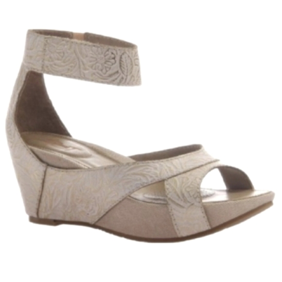 OTBT Hobart Wedge Tooled Leather Sandal Grey Women's 9 - Picture 1 of 10